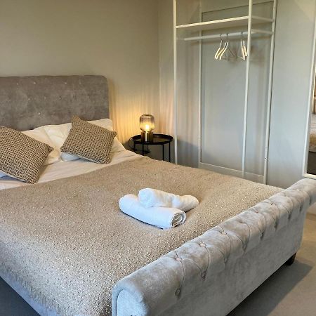 Stylish 1 Bed Flat With Private Terrace In Wimbledon - 3 The Queens ロンドン エクステリア 写真