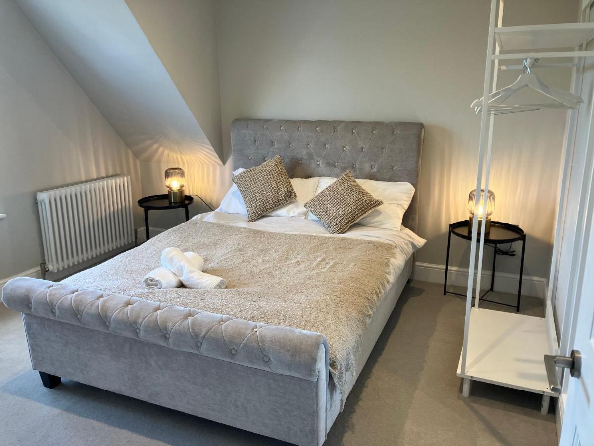 Stylish 1 Bed Flat With Private Terrace In Wimbledon - 3 The Queens ロンドン エクステリア 写真