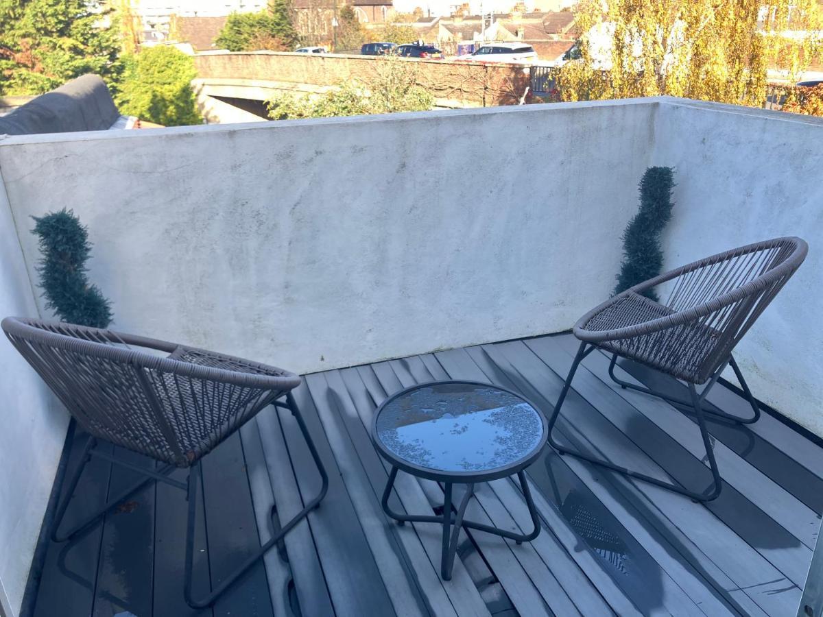Stylish 1 Bed Flat With Private Terrace In Wimbledon - 3 The Queens ロンドン エクステリア 写真