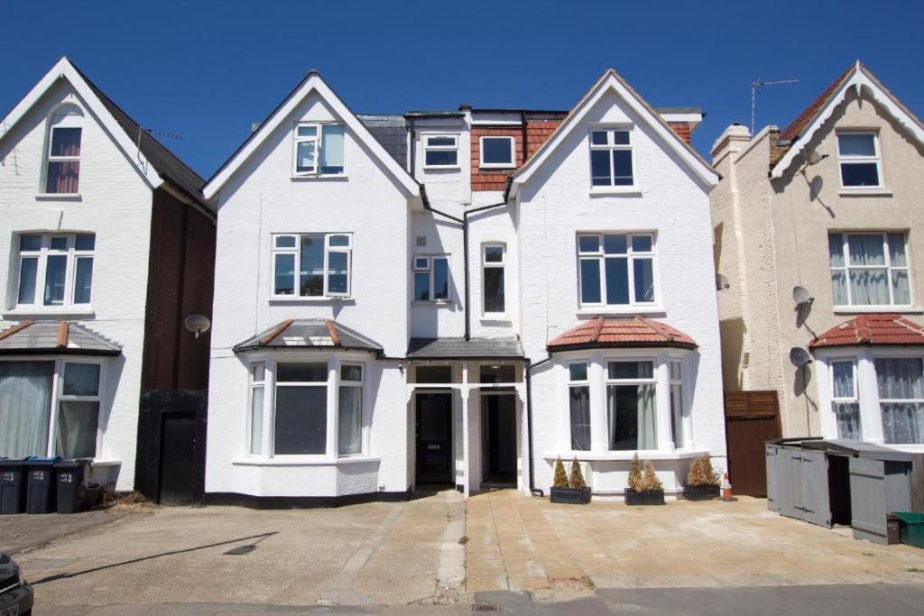 Stylish 1 Bed Flat With Private Terrace In Wimbledon - 3 The Queens ロンドン エクステリア 写真