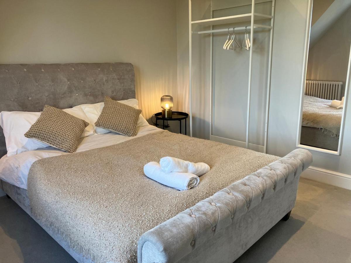 Stylish 1 Bed Flat With Private Terrace In Wimbledon - 3 The Queens ロンドン エクステリア 写真